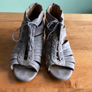 SOUL Naturalizer Taupe Suede Lace-Up Sandals (size 7.5W)